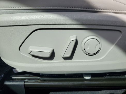 Used 2023 Kia Sorento S image 11