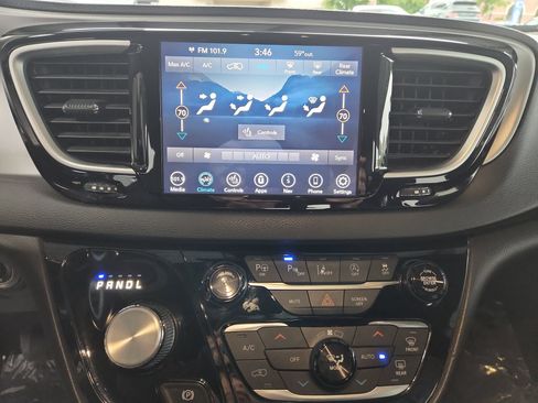 Certified 2020 Chrysler Pacifica Touring-L w/ Advanced Safetytec Group AWD/4WD image 16