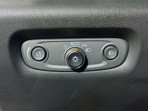 Used 2018 Chevrolet Traverse Premier image 13