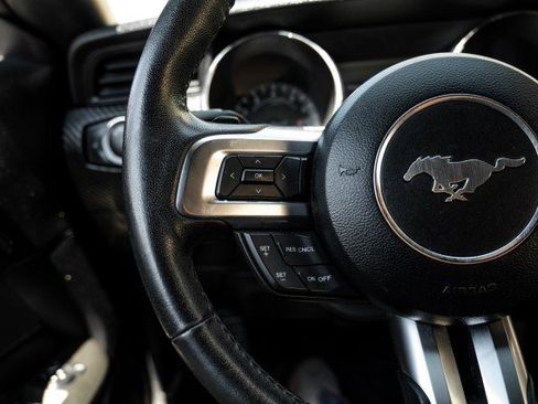 Used 2017 Ford Mustang Coupe RWD image 15