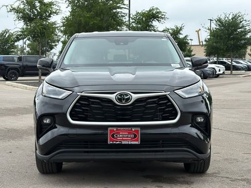 Certified 2025 Toyota Highlander LE FWD image 2