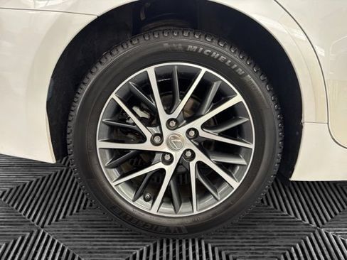 Used 2017 Lexus ES 350 w/ Premium Package FWD image 32