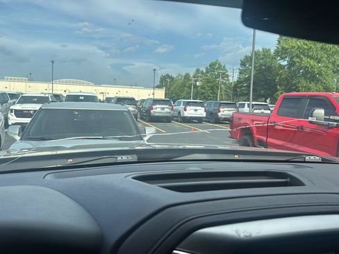 Used 2021 Chevrolet Silverado 1500 LT Trail Boss AWD/4WD image 3