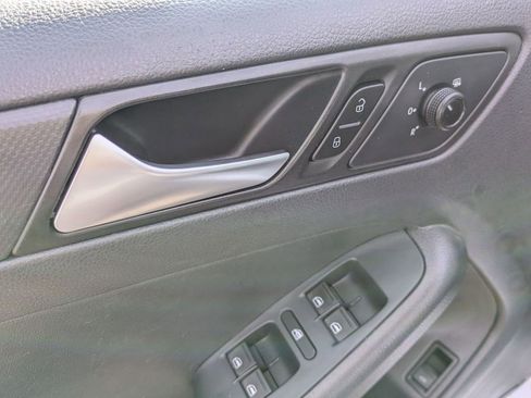 Used 2015 Volkswagen Jetta S image 13