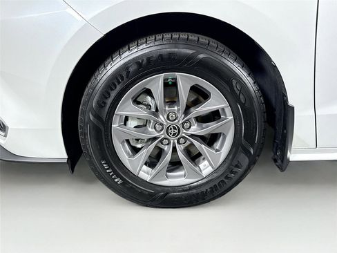 Certified 2023 Toyota Sienna XLE image 45