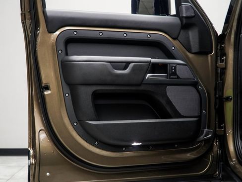 Used 2021 Land Rover Defender 110 X image 29