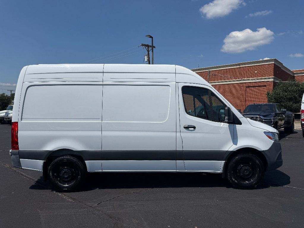 Used 2024 Mercedes-Benz Sprinter 2500 image 10