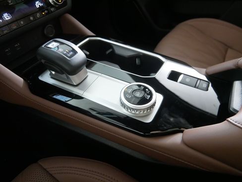 New 2025 Mitsubishi Outlander SEL image 6