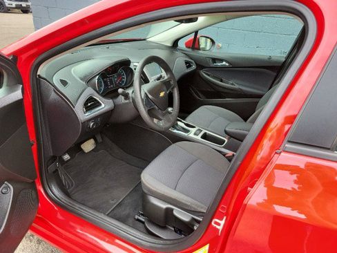 Used 2018 Chevrolet Cruze LS image 9