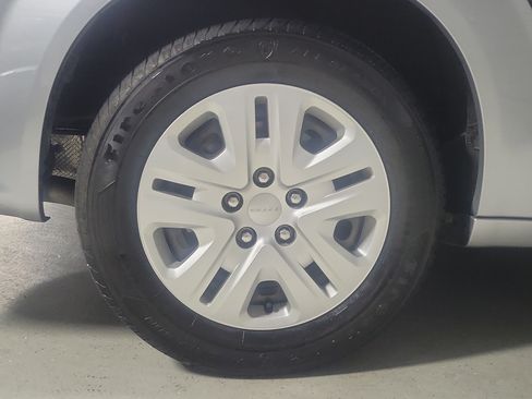 Used 2015 Dodge Grand Caravan SE w/ Quick Order Package 29E SE FWD image 6