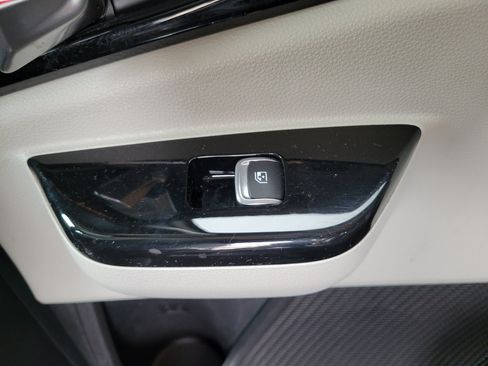 Used 2023 Kia Carnival EX FWD image 14