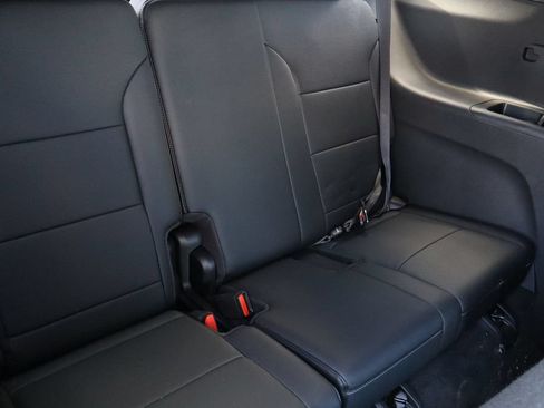 Used 2026 Chevrolet Traverse LT FWD image 28