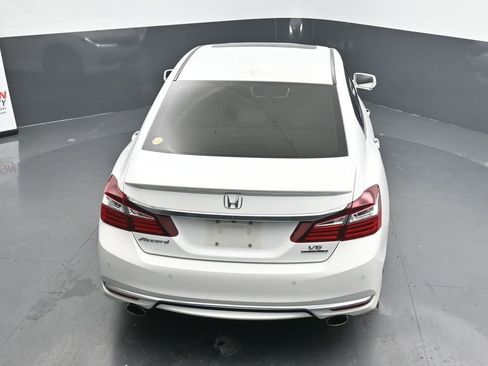 Used 2016 Honda Accord Touring image 16