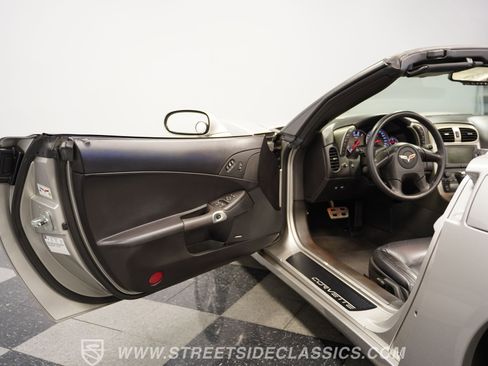 Used 2005 Chevrolet Corvette Z51 Convertible w/ Preferred Equipment Group image 36