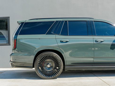 Used 2025 Cadillac Escalade V w/ LPO, ONYX Package AWD/4WD image 37