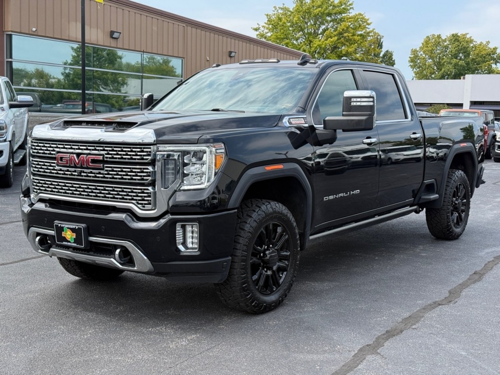Used 2023 GMC Sierra 2500 Denali w/ Denali Black Diamond Edition AWD/4WD image 4