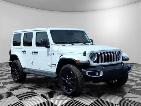 Used 2025 Jeep Wrangler Sahara image 1