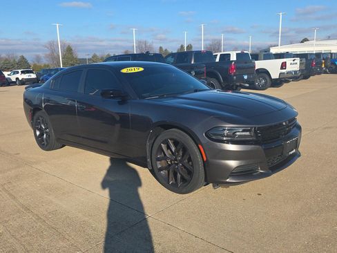 Used 2019 Dodge Charger SXT image 8