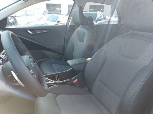 New 2026 Kia Niro EX image 16