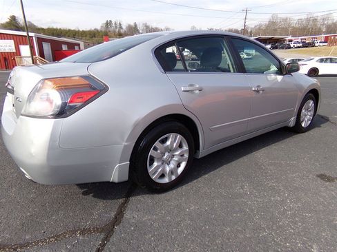 Used 2010 Nissan Altima 2.5 S image 6