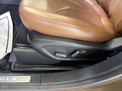 Used 2022 Lincoln Nautilus Reserve w/ Equipment Group 201A image 11