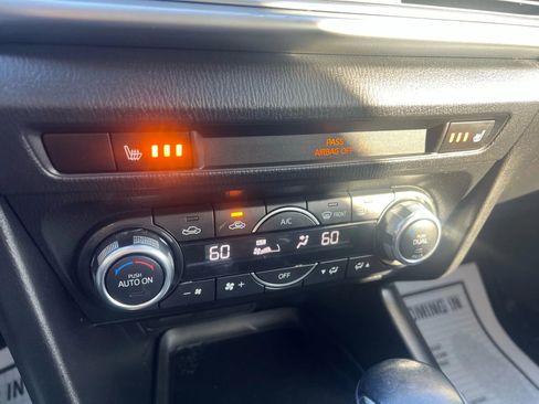 Used 2018 MAZDA MAZDA3 Touring image 17