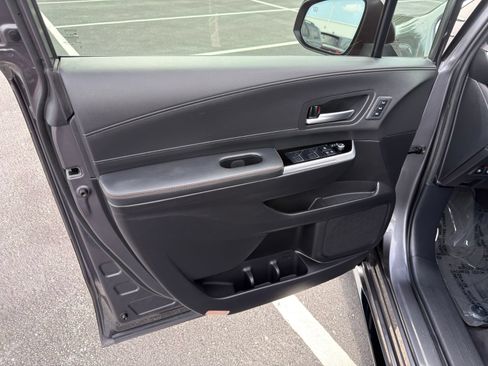 Used 2025 Toyota Sienna Platinum FWD image 13