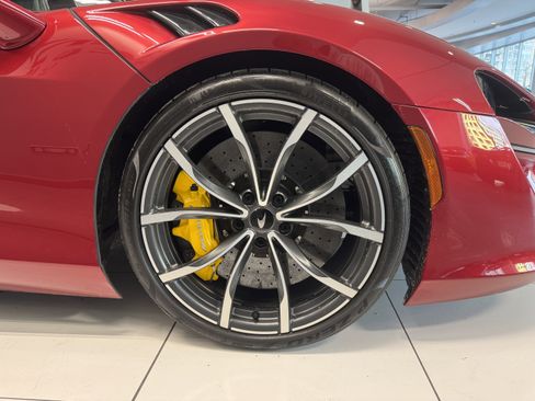 Used 2023 McLaren Artura image 13