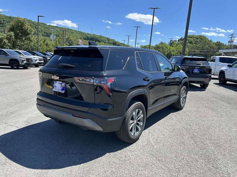 New 2026 Chevrolet Equinox LT w/ Safety and Technology Package FWD image 3