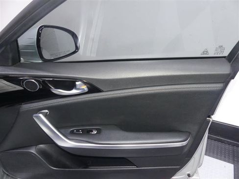 Used 2018 Kia Stinger image 18