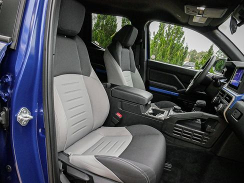 Used 2025 Toyota Tacoma TRD Off-Road image 31