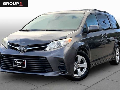 Used 2018 Toyota Sienna LE FWD image 1