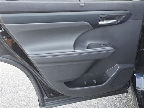 Certified 2023 Toyota Highlander XSE image 35