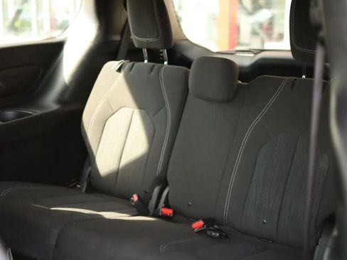 Used 2021 Chrysler Pacifica Touring w/ Uconnect Theater Family Group image 36