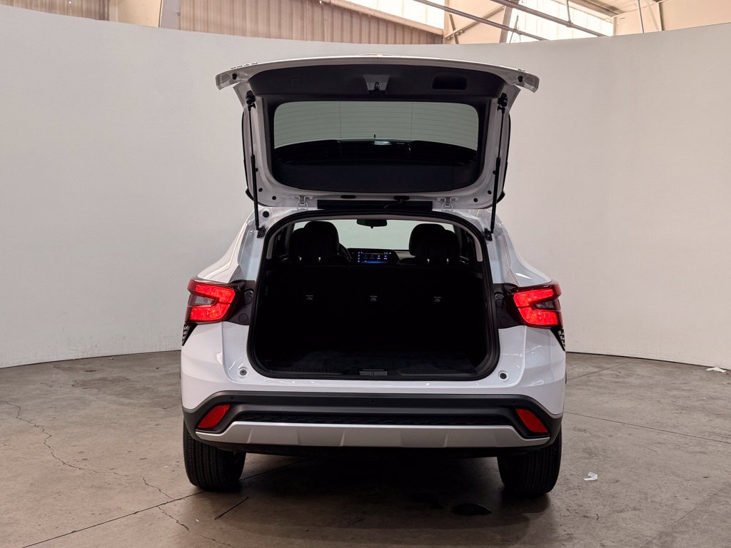 Certified 2026 Chevrolet Trax LT w/ Driver Confidence Package FWD image 11