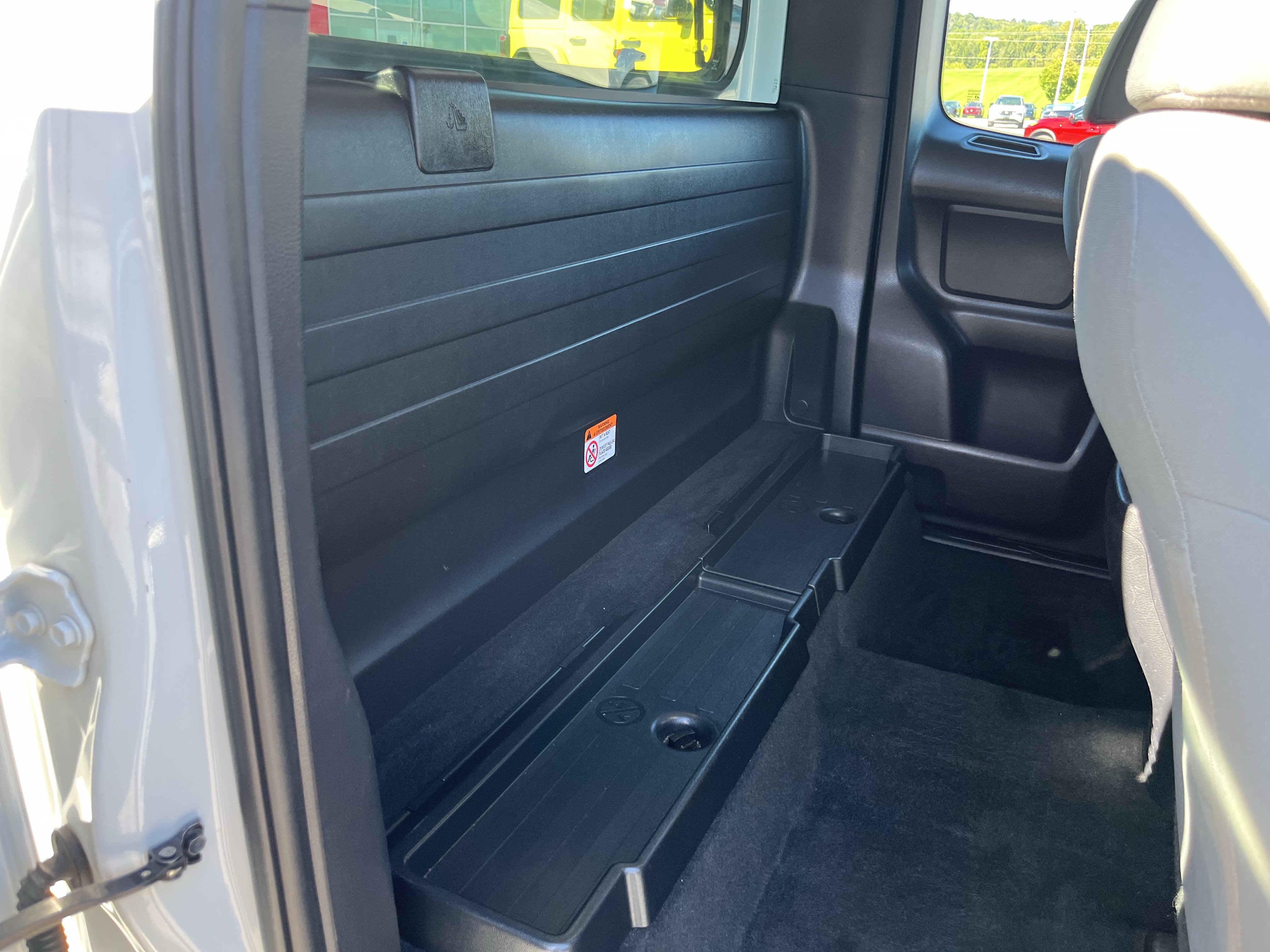 Used 2018 Toyota Tacoma SR AWD/4WD image 4