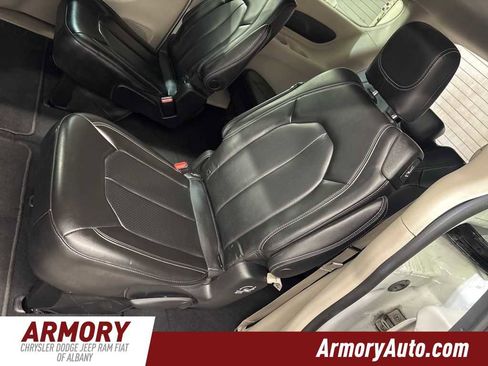 Used 2023 Chrysler Pacifica Touring-L image 24