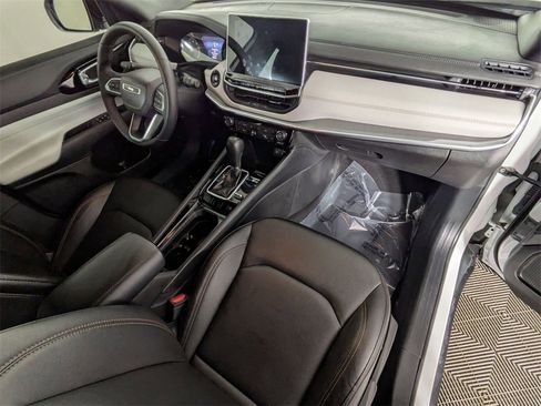 Certified 2024 Jeep Compass Limited image 31