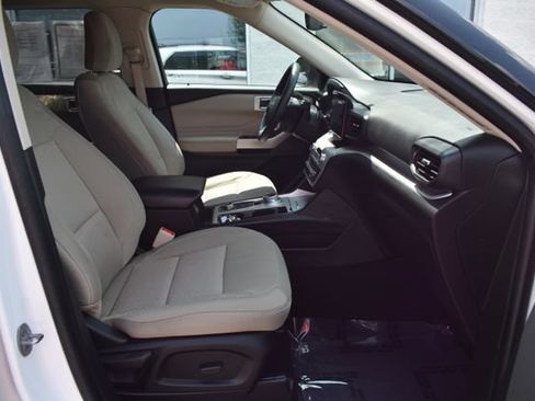 Used 2023 Ford Explorer XLT AWD/4WD image 42