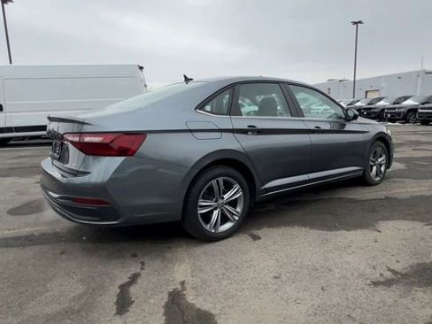 Used 2024 Volkswagen Jetta SE image 8