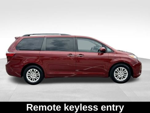 Used 2017 Toyota Sienna XLE w/ XLE Navigation Package image 4