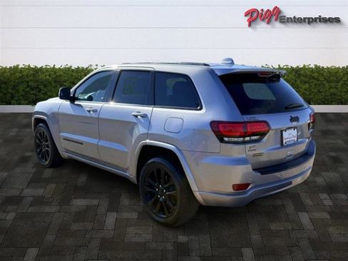 Used 2020 Jeep Grand Cherokee Altitude image 2