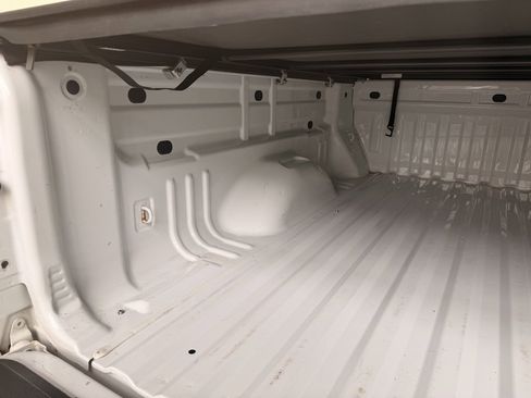 Used 2018 GMC Canyon SLT image 9