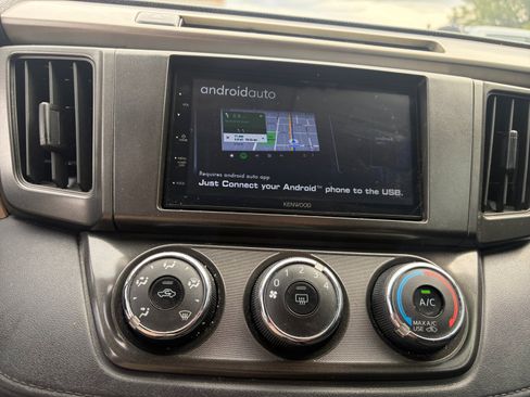 Used 2014 Toyota RAV4 LE AWD/4WD image 12