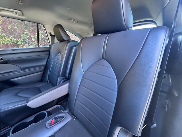 Used 2021 Toyota Highlander XLE AWD/4WD image 11