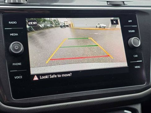 Used 2022 Volkswagen Tiguan SE AWD/4WD image 29