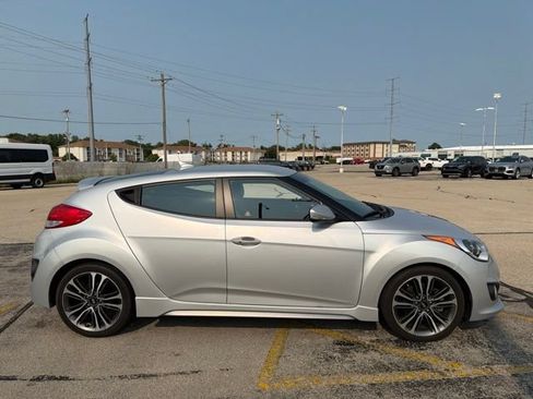 Used 2016 Hyundai Veloster Turbo FWD image 5