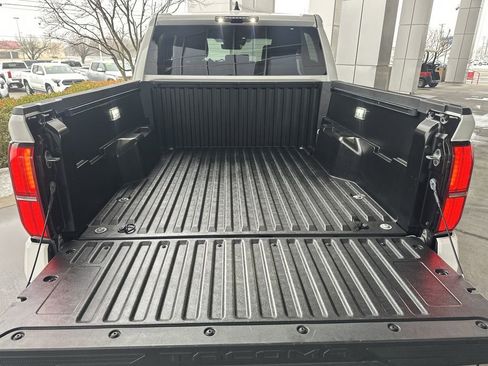 Certified 2025 Toyota Tacoma TRD Off-Road AWD/4WD image 17