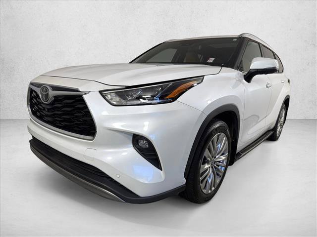 Used 2024 Toyota Highlander Platinum FWD image 9
