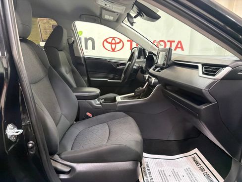Used 2021 Toyota RAV4 XLE AWD/4WD image 10